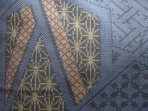 アンティーク　裂取りに古典柄織り出し本場泥大島紬着物(5マルキ)